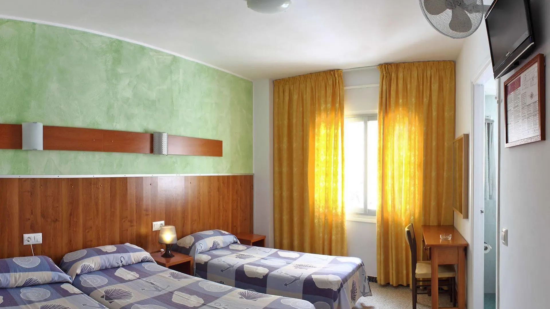 Affittacamere Hostal - Pension El Amigo Lloret de Mar