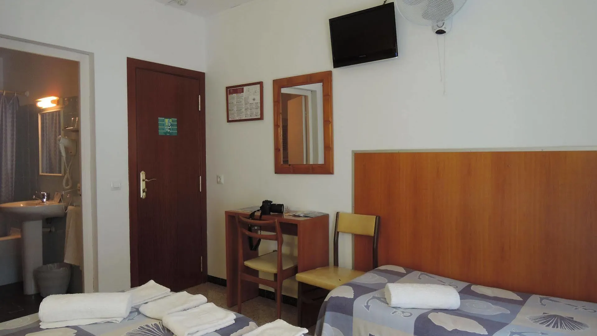 Hostal - Pension El Amigo Lloret de Mar 0*,  Spain