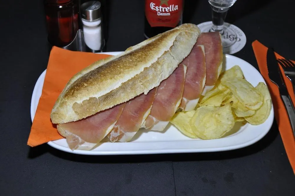 Hostal - Pension El Amigo Lloret de Mar Guest house